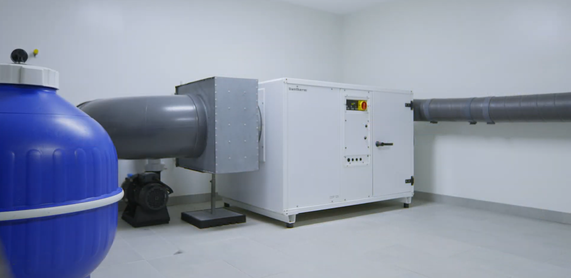 D&eacute;shumidificateur piscine install&eacute; en sous-sol