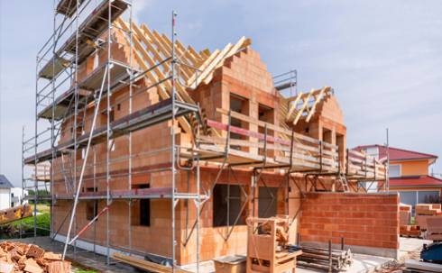 Comment gérer l’humidité sur un chantier ?